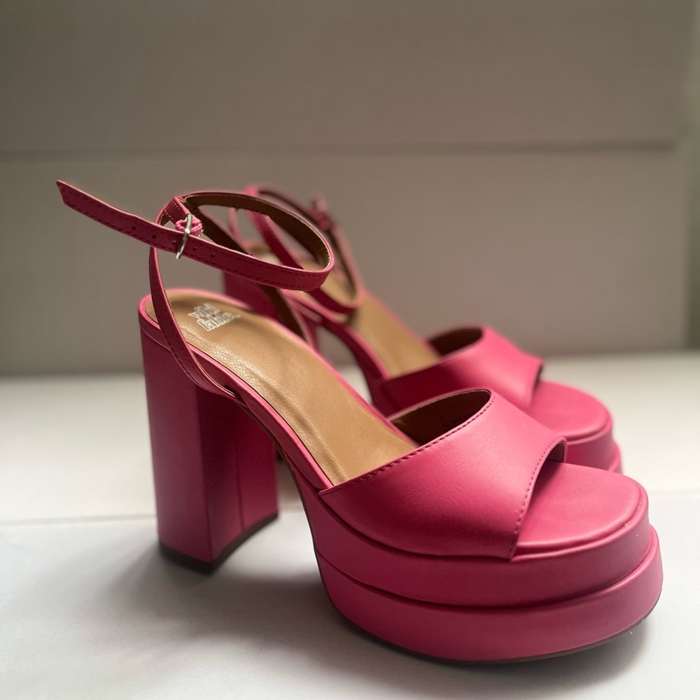 Elegant Pink Platform Sandals